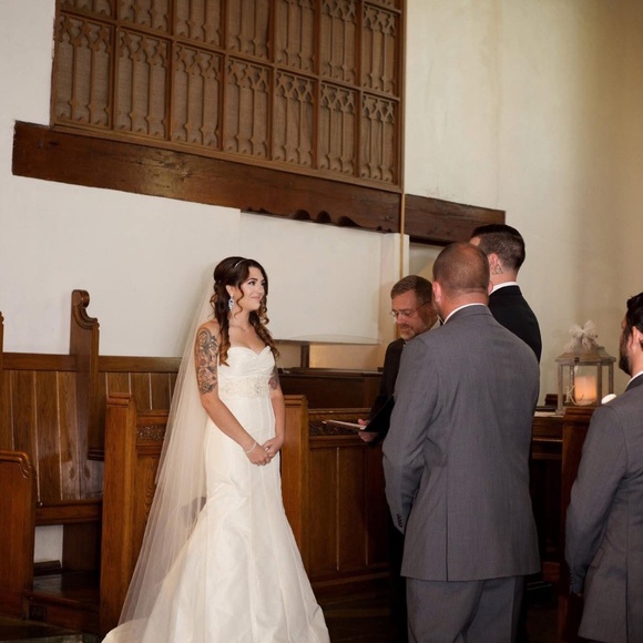 Pure Silk Vera Wang Mermaid wedding gown - Picture 5 of 16